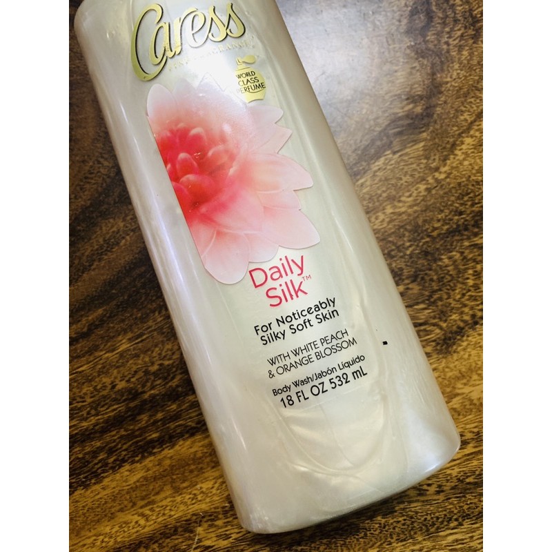 Sữa tắm dưỡng da hương nước hoa Caress hương daily silk (532ml)