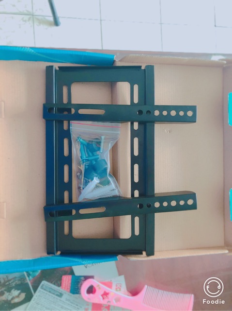 Khung treo tivi 52 inh cố định ôm thẳng tường có thể gắn được cho tivi từ 32-65 inh