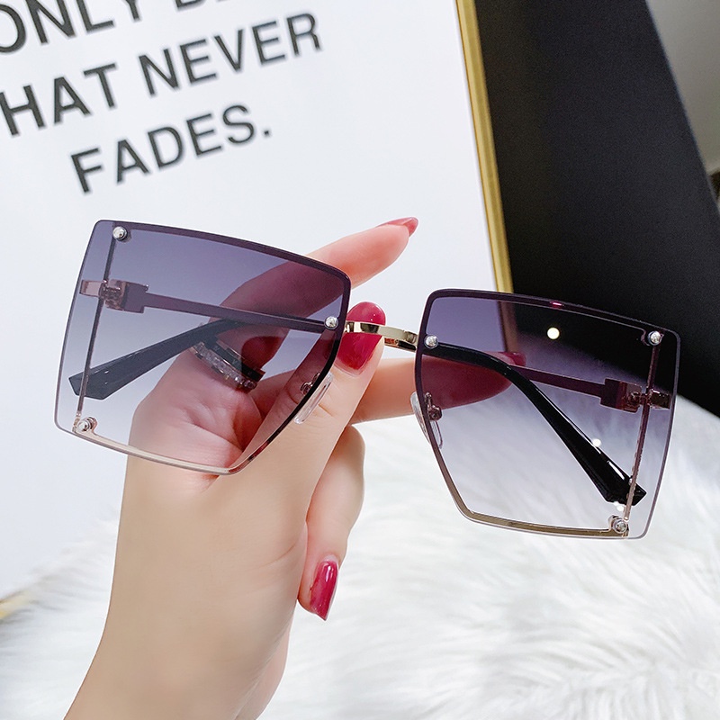 Kính mát phong cách cổ điển thời trang 2021 dành cho nữ