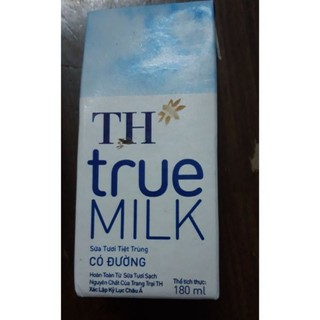 1 hộp sữa tiệt trùng TH true milk ít đường 180ml