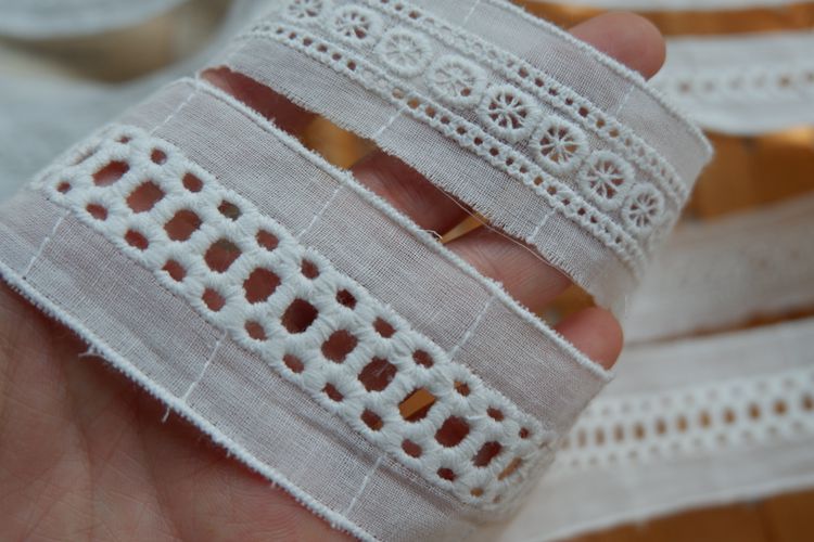 Dây ren cotton 2-4cm phối họa tiết thêu xinh xắn