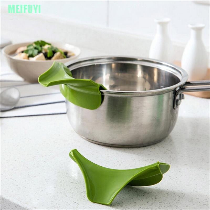 Phụ kiện phễu bằng silicon giúp rót canh súp từ nồi