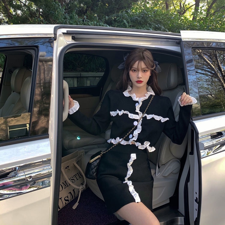 Set áo len dài tay màu đen + chân váy thời trang nữ tính