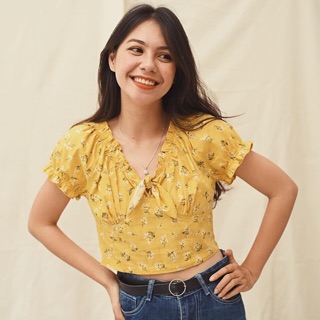 Áo croptop nơ trước