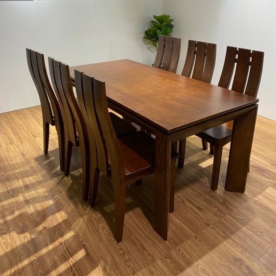 Bàn ăn mặt gỗ chân vát