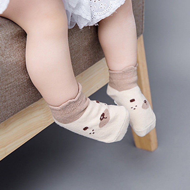 Tất cotton chống trượt in hình hoạt hình đáng yêu cho bé