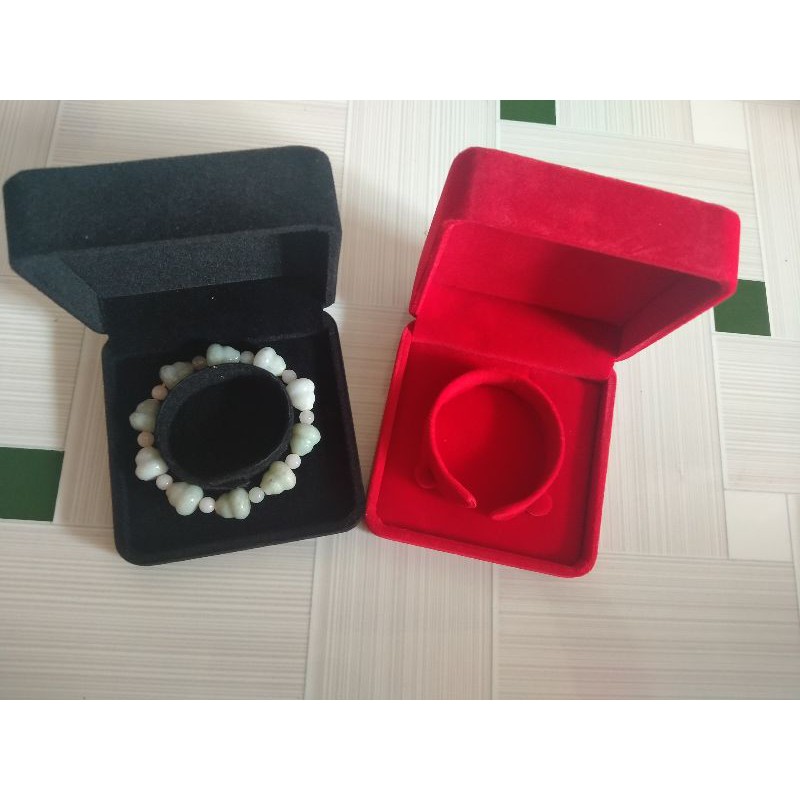 Hộp để vòng tay bằng nhung