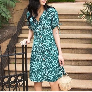 Đầm Suông Đính Nút Gỗ Họa Tiết Hoa Nhí Sắc Xanh Tươi Mát