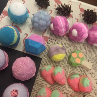 Viên thả bồn tắm - Bath Bomb Lush