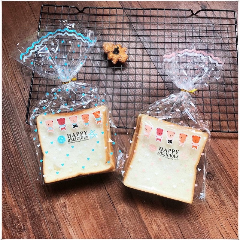 Túi chấm bi đựng bánh mì sandwich, cua phô mai, donut - 50c kèm kẽm cột (193)