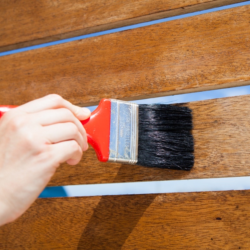 Sơn lót gỗ, che khuyết điểm, phủ đều màu Luxhome, tăng độ bám dính cho lớp sơn kế tiếp.