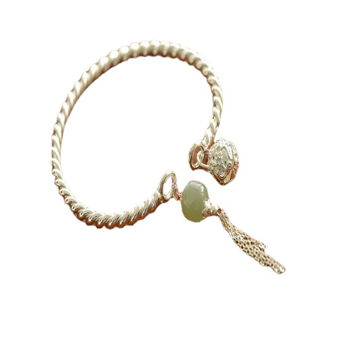 Vòng Tay Hở Khắc Họa Tiết Đính Chuông / Tua Rua Thời Trang Cho Nữ