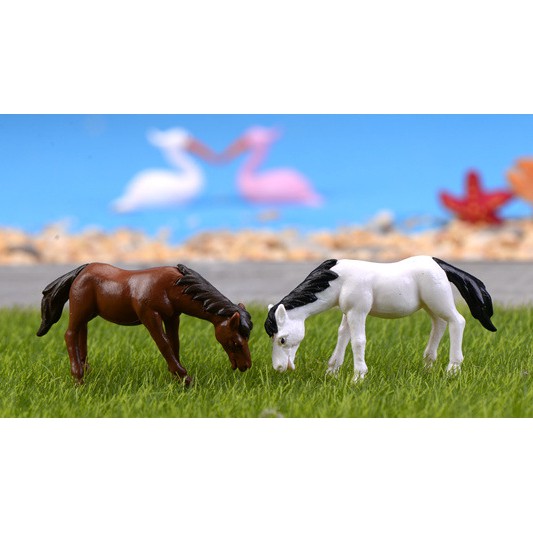 Tiểu cảnh trang trí ngựa nhựa ăn cỏ trang trí terrarium decord mô hình