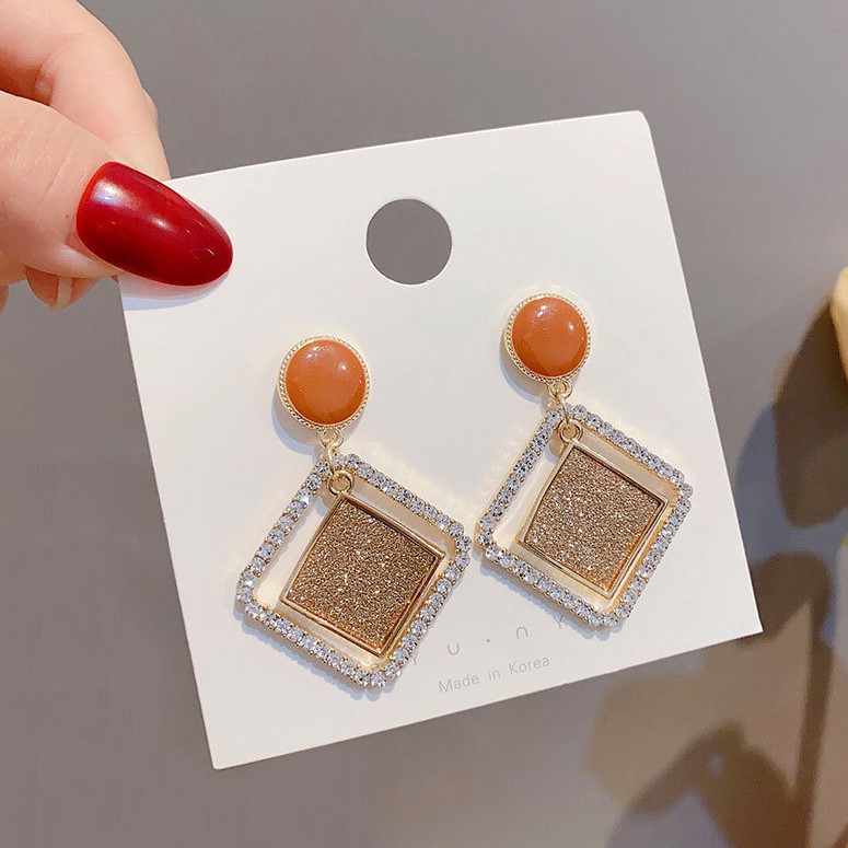 Bông tai hình thoi kim tuyến phối đá phong cách hiện đại cá tính - Mely 1350