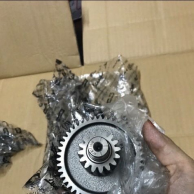 Bộ nhông hú(nhông láp) xe Vespa Lx đời xăng cơ Hãng