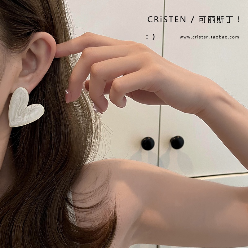 Bông Tai Trái Tim Đơn Giản Và Thanh Lịch