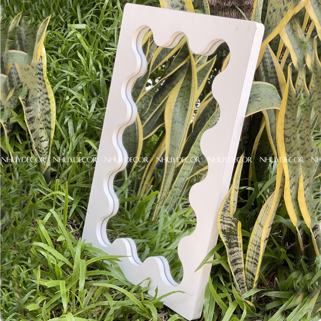 Gương lượn sóng Ngọc Trinh để bàn trang điểm kích thước 60x40, gương trang trí phòng, spa, shophouse cực kì sang trọng