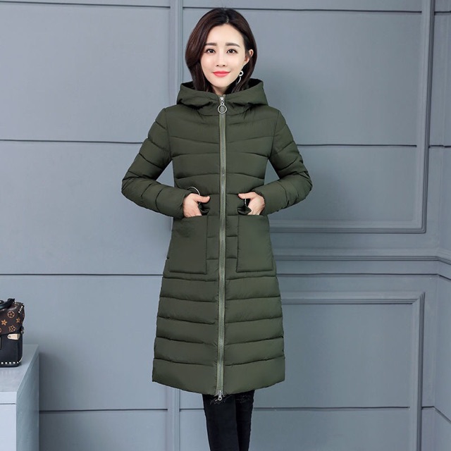 Áo phao nử dáng dài có mủ và 1 quả cầu lông