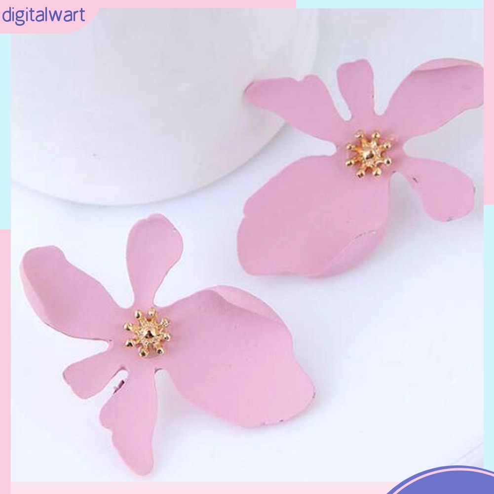 Đôi Bông Tai Hình Hoa Cúc Bằng Kim Loại Thời Trang Cho Nữ