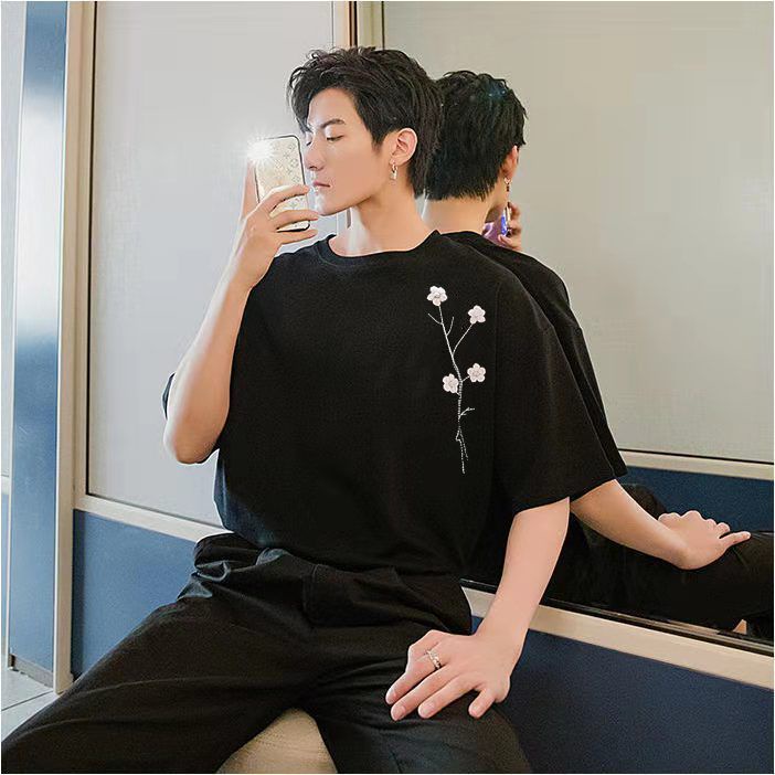 Áo Thun Tay Ngắn Dáng Rộng Thêu Họa Tiết Đơn Giản Trẻ Trung Cho Nam