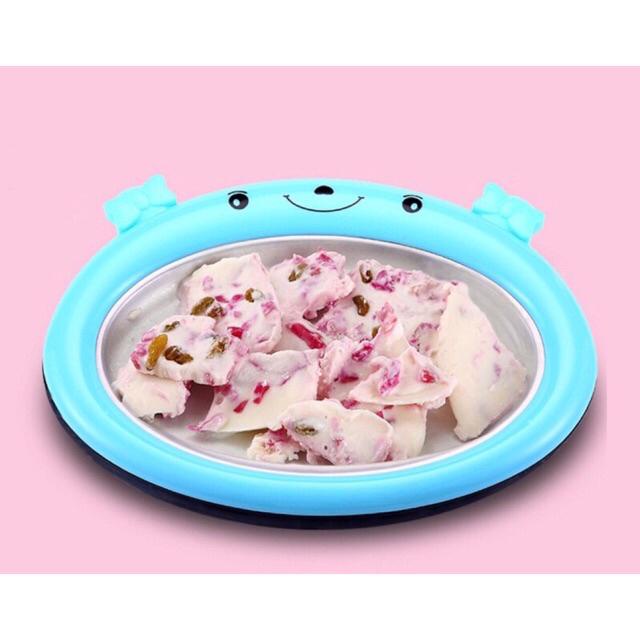 Máy làm kem, khuôn làm kem mini tiện dụng