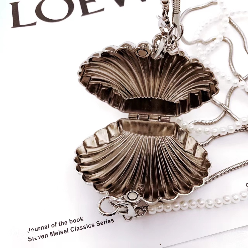 Túi Đeo Hông Đính Ngọc Trai Phối Dây Xích Đôi Độc Đáo Phong Cách Mới