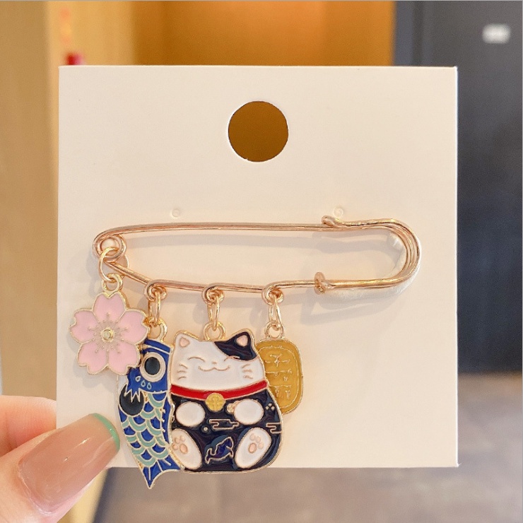 Ghim cài quần áo hình mèo may mắn - UniLabel