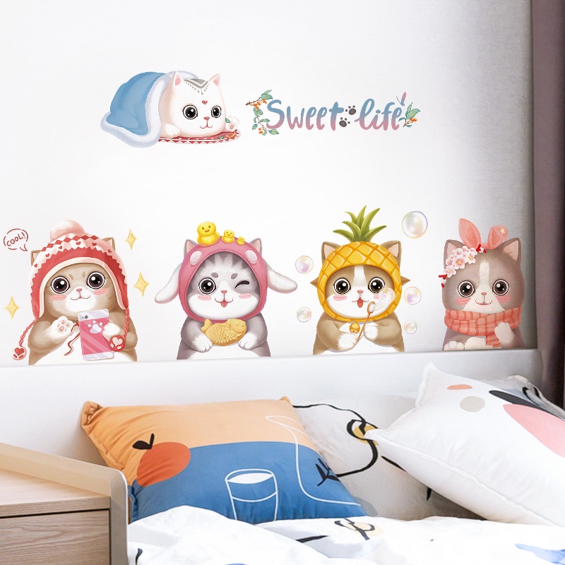Decal dán tường Mèo cute đội mũ QR9446 trang trí phòng ngủ, phòng khách phòng học