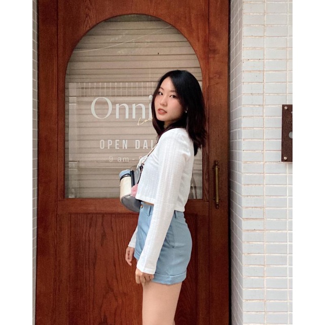 Áo MƠ khoác ngoài buộc ngực dài tay.