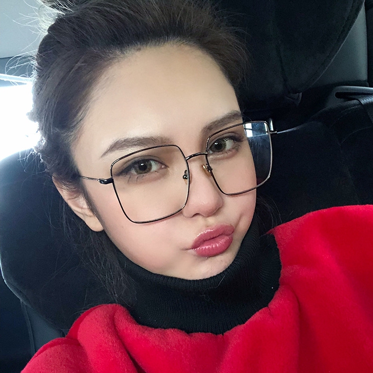 Kính cận bằng kim loại gọng hình vuông