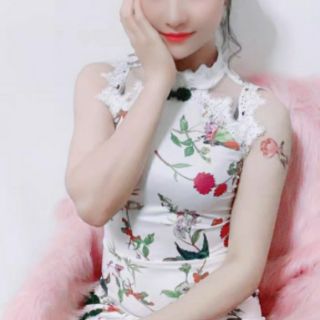 Sườn xám cách tân xẻ tà