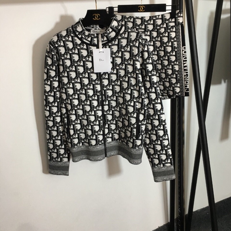 bộ đồ thể thao dệt kim mới in chữ hoa cũ Áo khoác cardigan dệt kim có dây kéo dài tay mỏng + quần đùi cạp cao dior CD