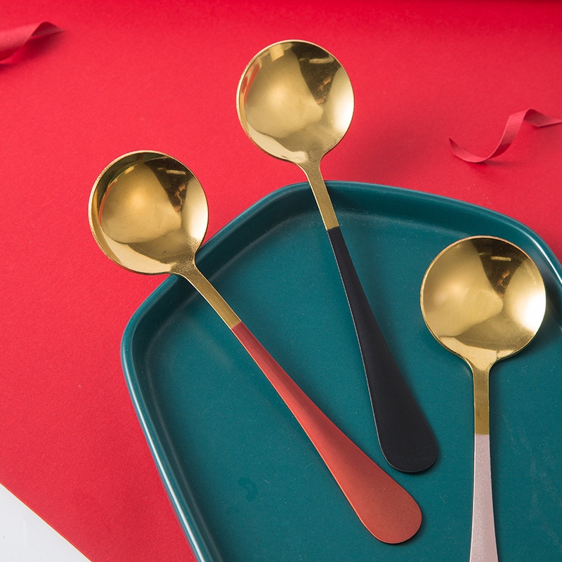 Muỗng ăn bằng chất liệu thép không gỉ