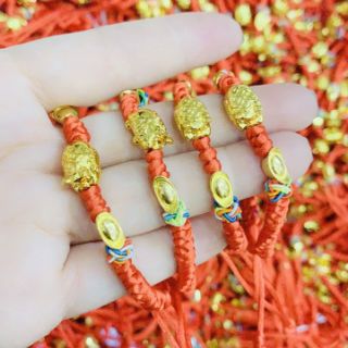 Dây đỏ heo vàng may mắn