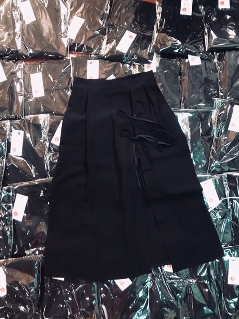 Chân váy midi xẻ tà dây buộc nơ - cạp cao ôm dáng có quần trong chống lộ