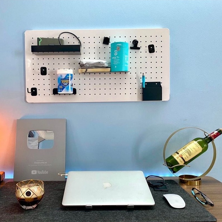 Bảng lỗ Pegboard Dola Home kim loại cao cấp dạng treo phù hợp với việc setup góc làm việc, game, công nghệ