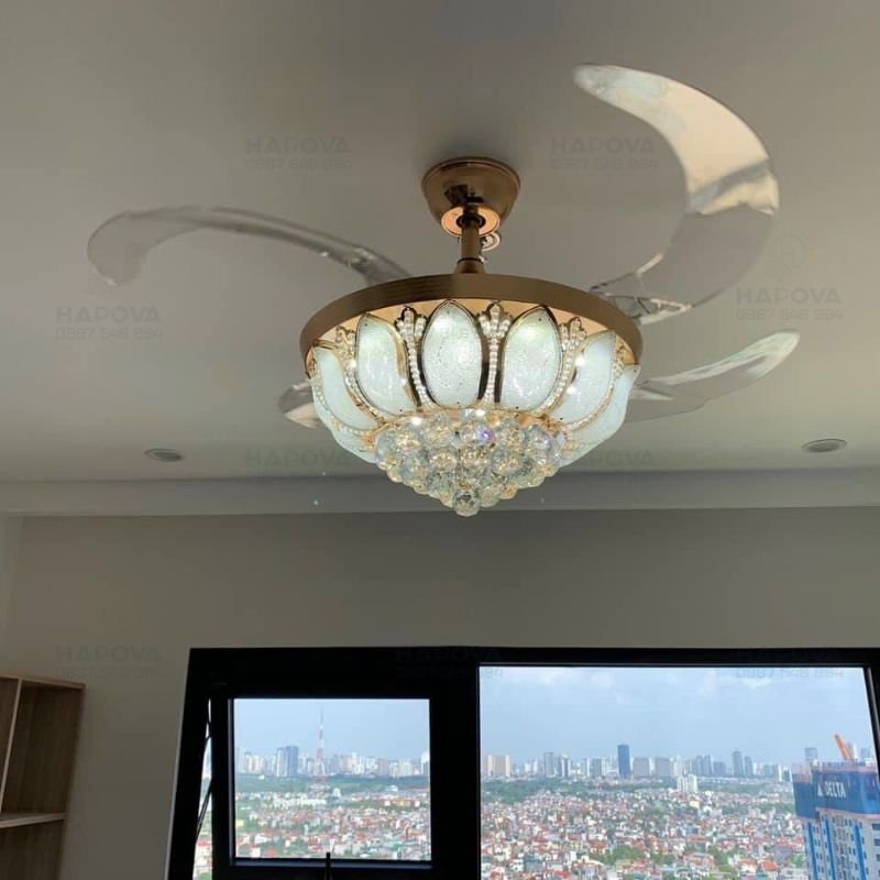 Quạt trần đèn, quạt đèn trần dấu cánh trang trí phòng khách Cánh Sen HAPOVA PERVI 8015