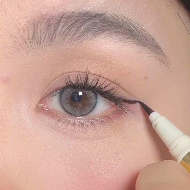 Bút kẻ mắt dạng lỏng FOCALLURE 2 đầu trong 1 khô nhanh chống nước không nhòe màu đen nâu 1.2g | BigBuy360 - bigbuy360.vn