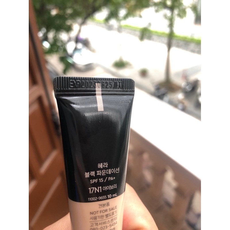 Kem nền Hera Black Foundation Mini 10ml