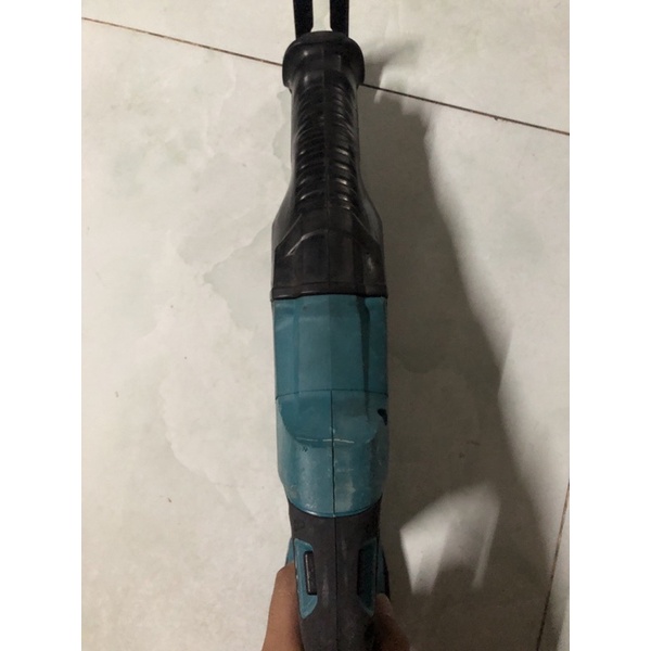 Cưa kiếm Makita 18V
