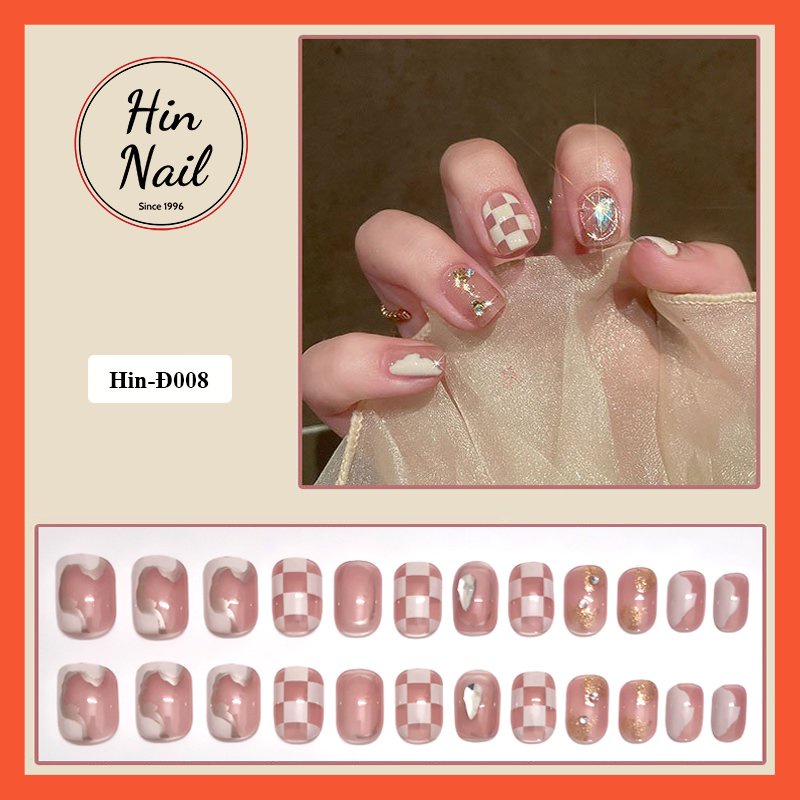 Móng tay giả đính đá Hin Nail màu hồng họa tiết caro ánh nhũ