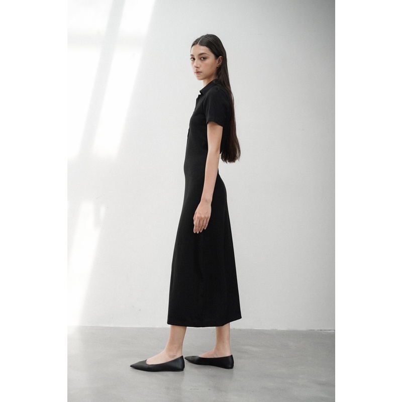 Váy midi MONOTALK cổ polo đính cúc trang trí váy dáng dài màu Đen O10019TK
