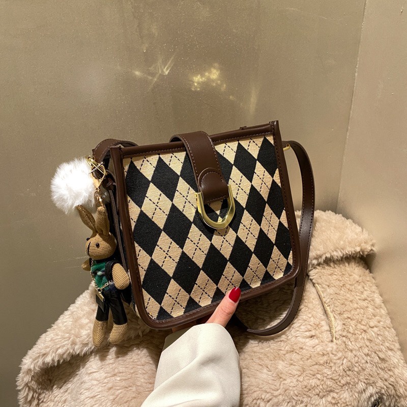 Túi tote họa tiết quả trám phối viền da nâu có khóa kéo style vintage P105