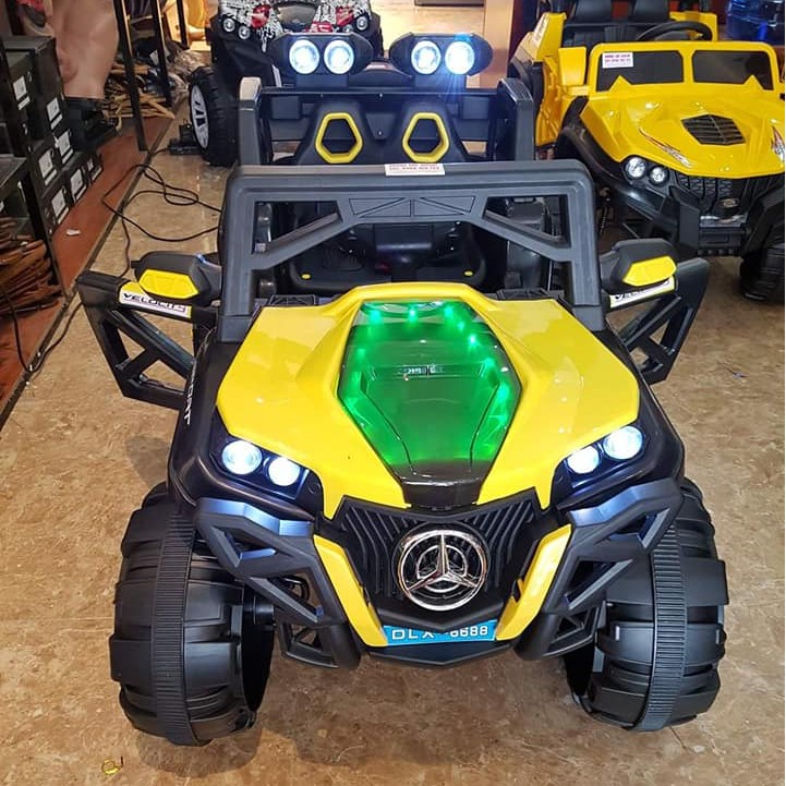 Ô tô xe điện đồ chơi KIDVIET-PRO LB688 mẫu địa hình 2 ghế 4 động cơ cho bé (Đỏ-Vàng-Trắng)