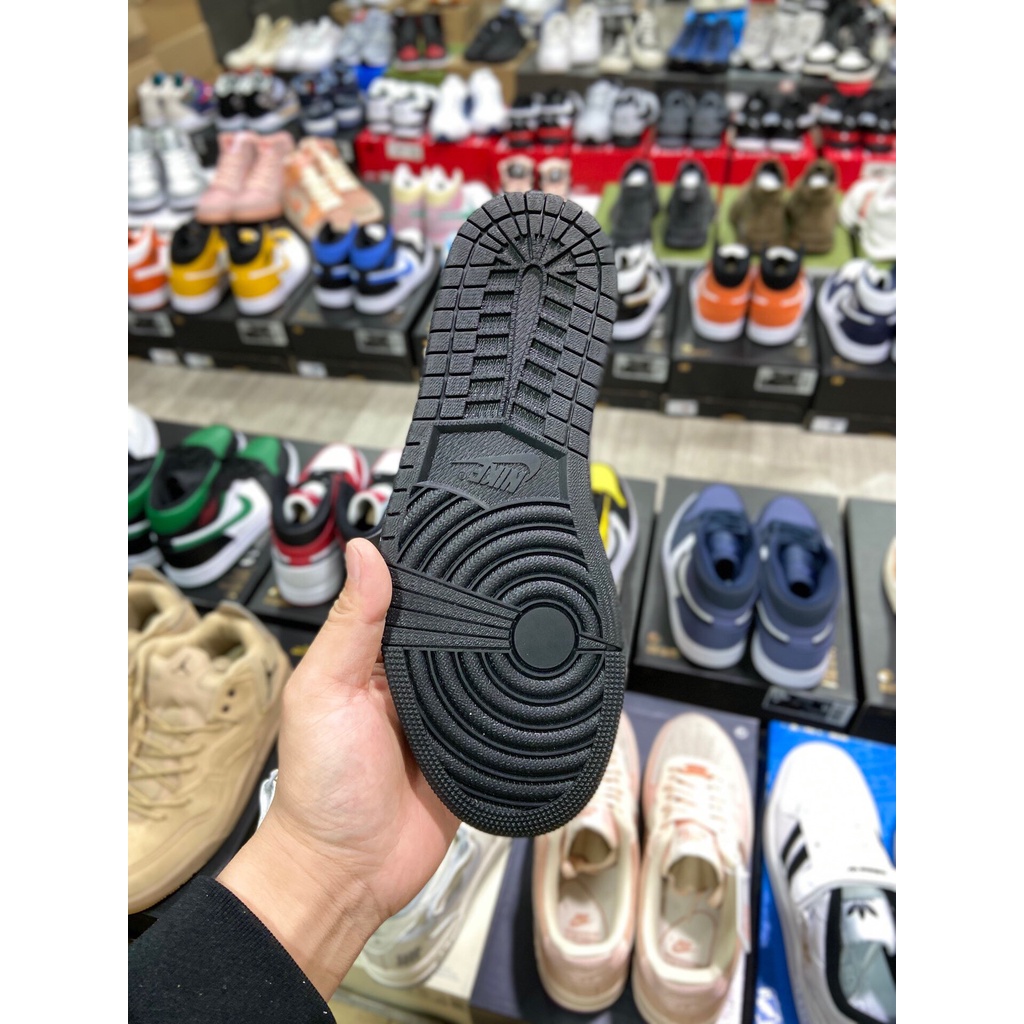 Giày Air Jordan 1 Mid "Heat Reactive"