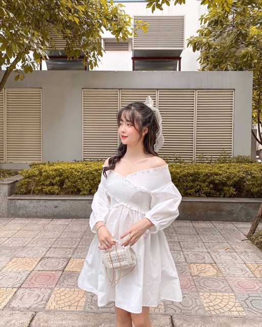 Đầm Bẹt vai xoè tay bồng