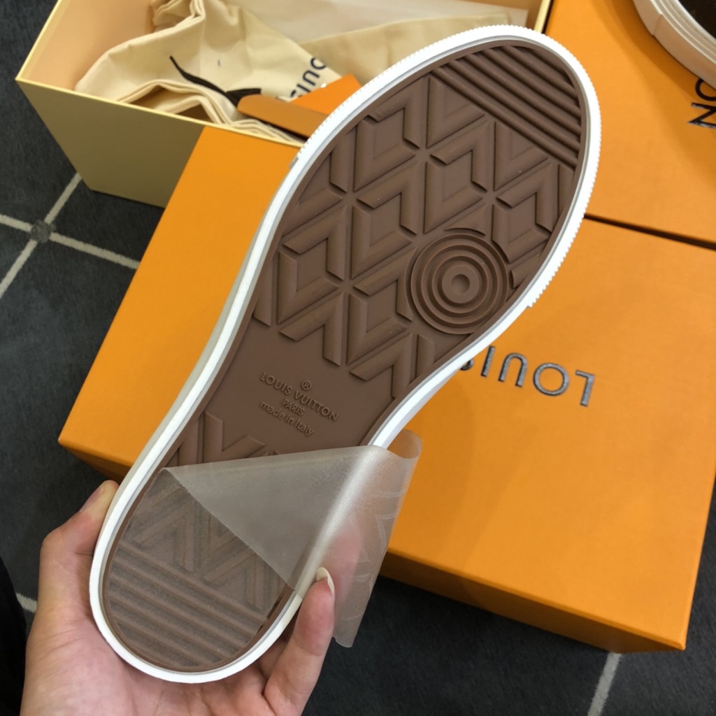 Giày lười nam da thật cao cấp Louis Vuitton LV thiết kế bắt mắt với họa tiết logo kinh điển mang đến phong cách retro