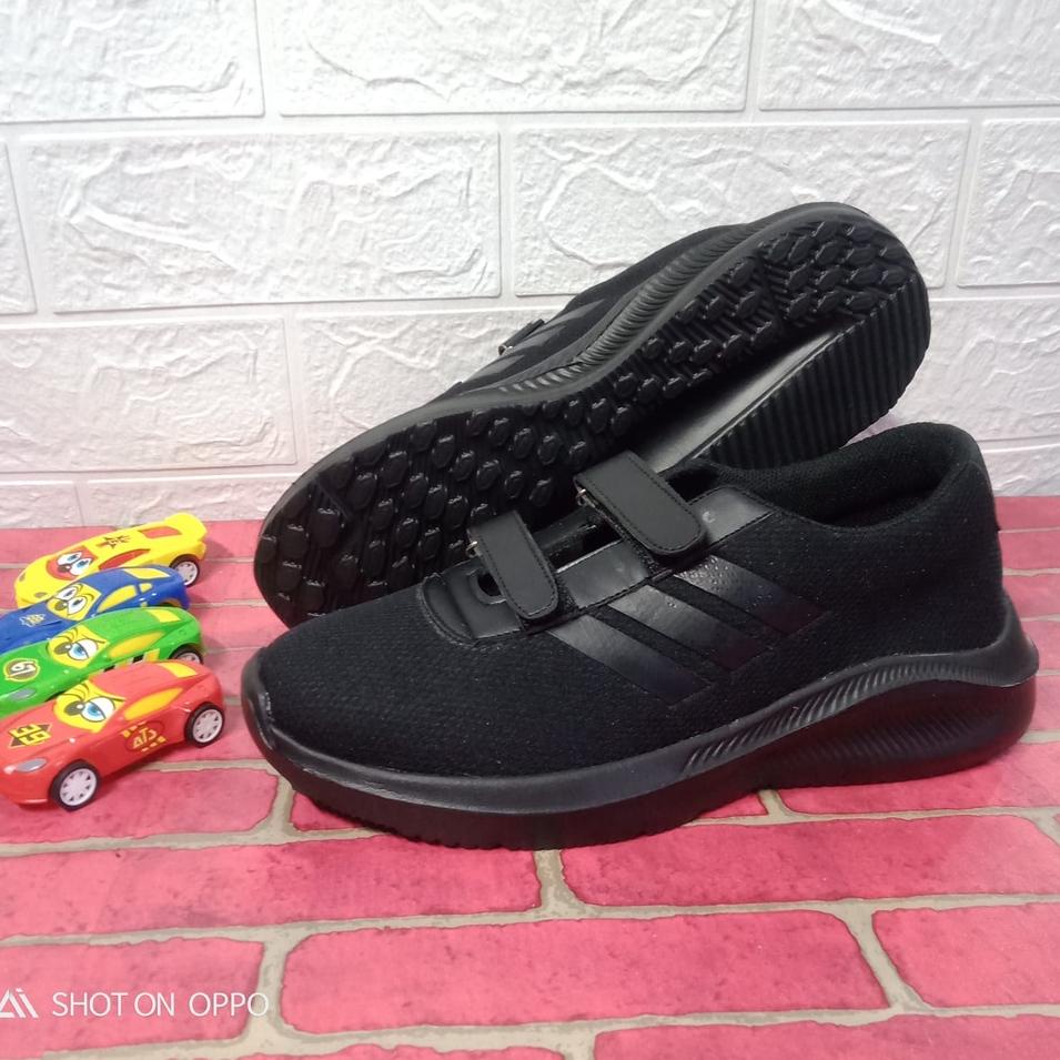 (77) Giày Đi Học!! Giày Thể Thao Adidas Màu Đen Thiết Kế Đơn Giản Năng Động Thời Trang Cho Bé