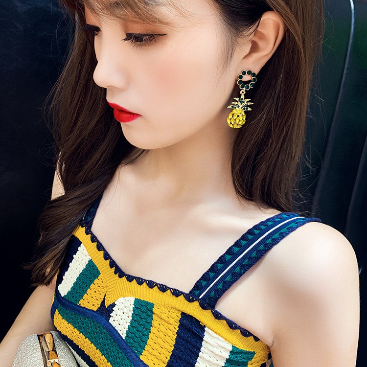 Bông tai trái dứa khảm pha lê vàng bất đối xứng_Phụ kiện thời trang lacelips_M1138