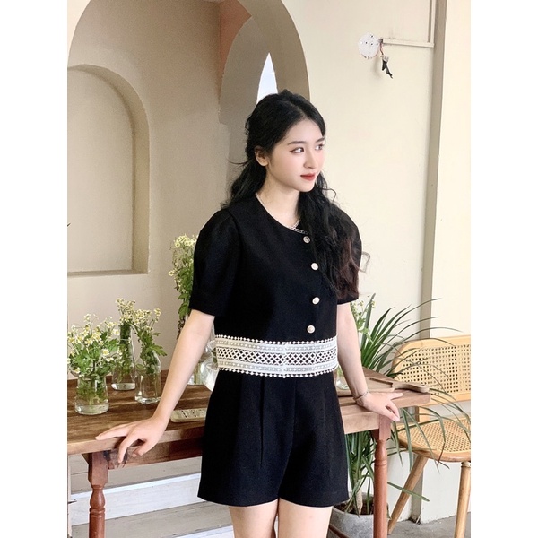 Áo đen phối chân ren Maylin